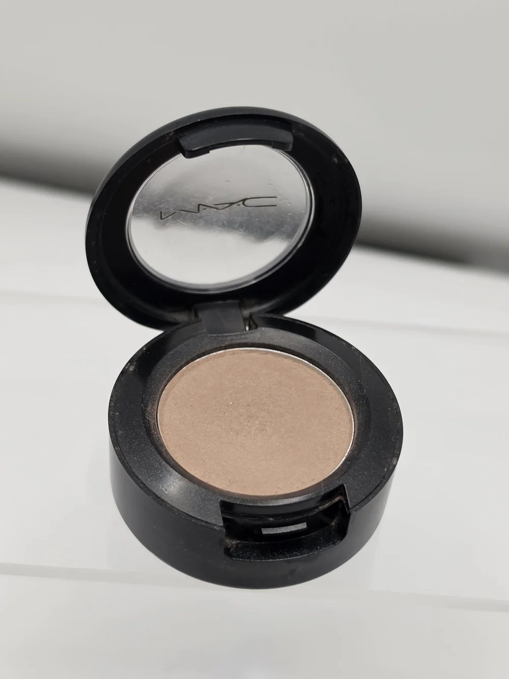LIMITED EDITION MAC Eyeshadow Single- 
